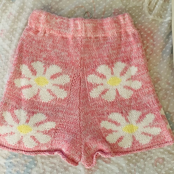 NWT Pink Daisy Print Knit Sweater Shorts by Storia SZ M - Picture 7 of 8
